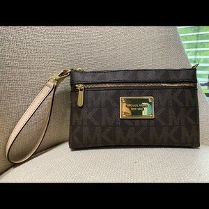 Michael Kors Signature Large Wristlet - NWOT